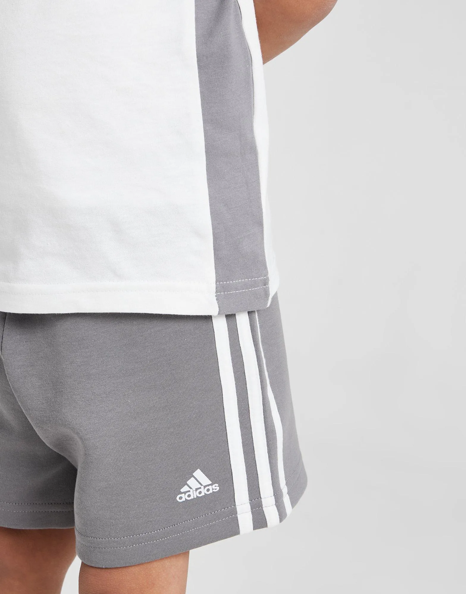 adidas Conjunto de camiseta y pantalón corto Linear para bebé