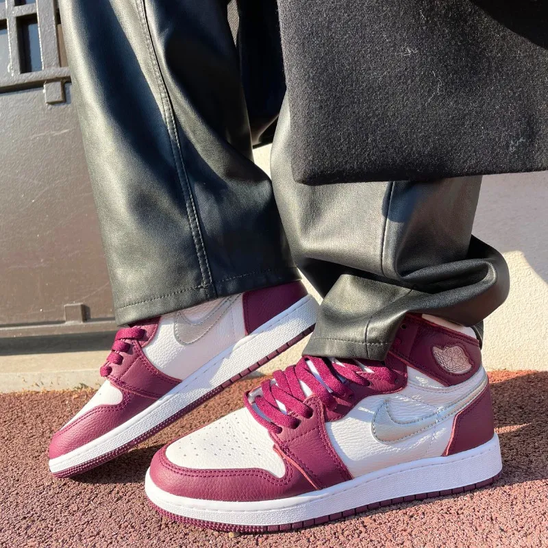 Air Jordan 1 Retro High OG Bordeaux