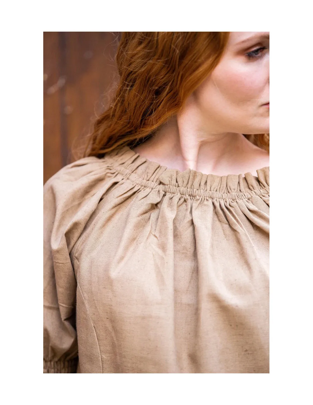 Blusa medieval clásica modelo Coletta, color marrón