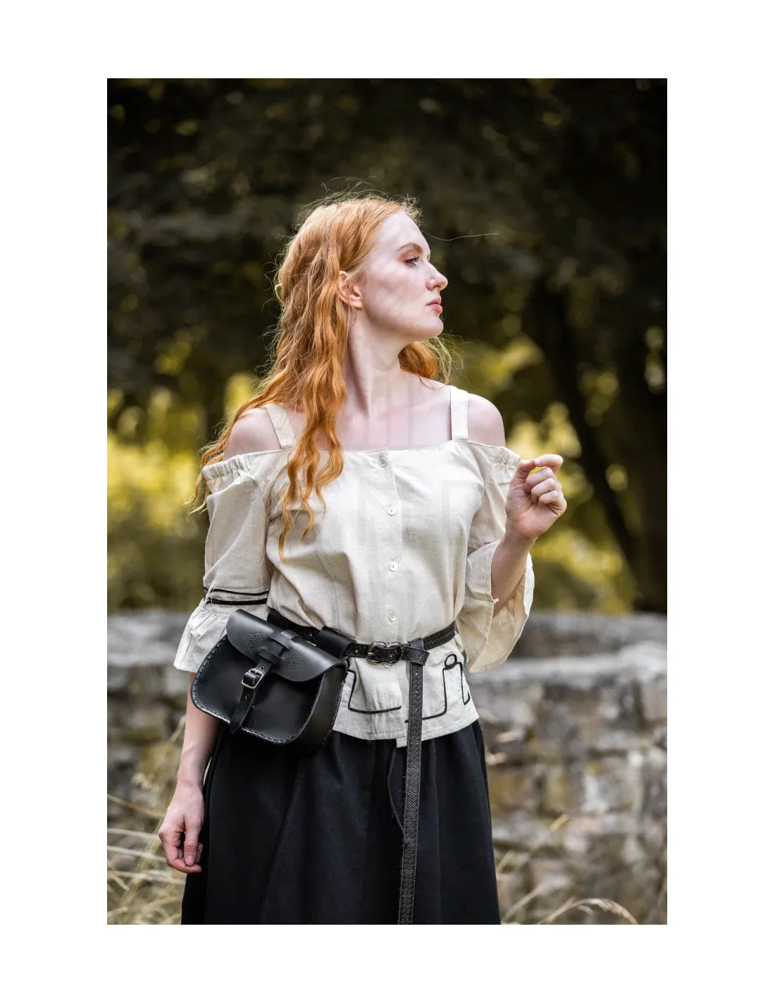 Blusa medieval crema con bordados