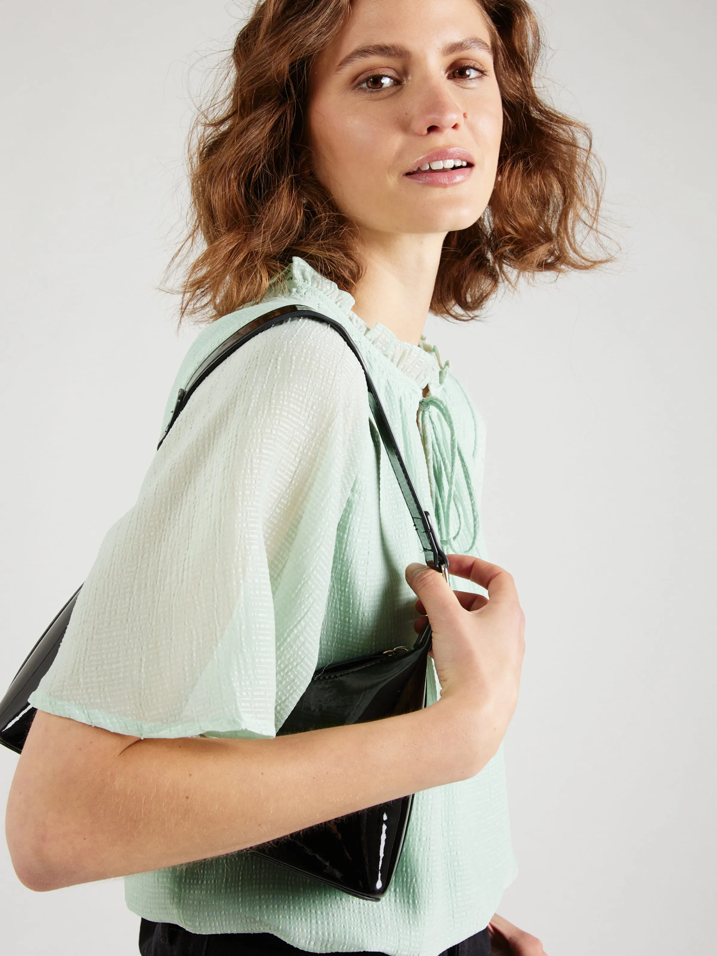 Blusa 'VMEMILIE' VERO MODA en Menta