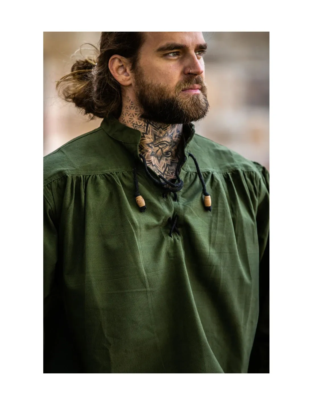 Camisa medieval verde con lazos