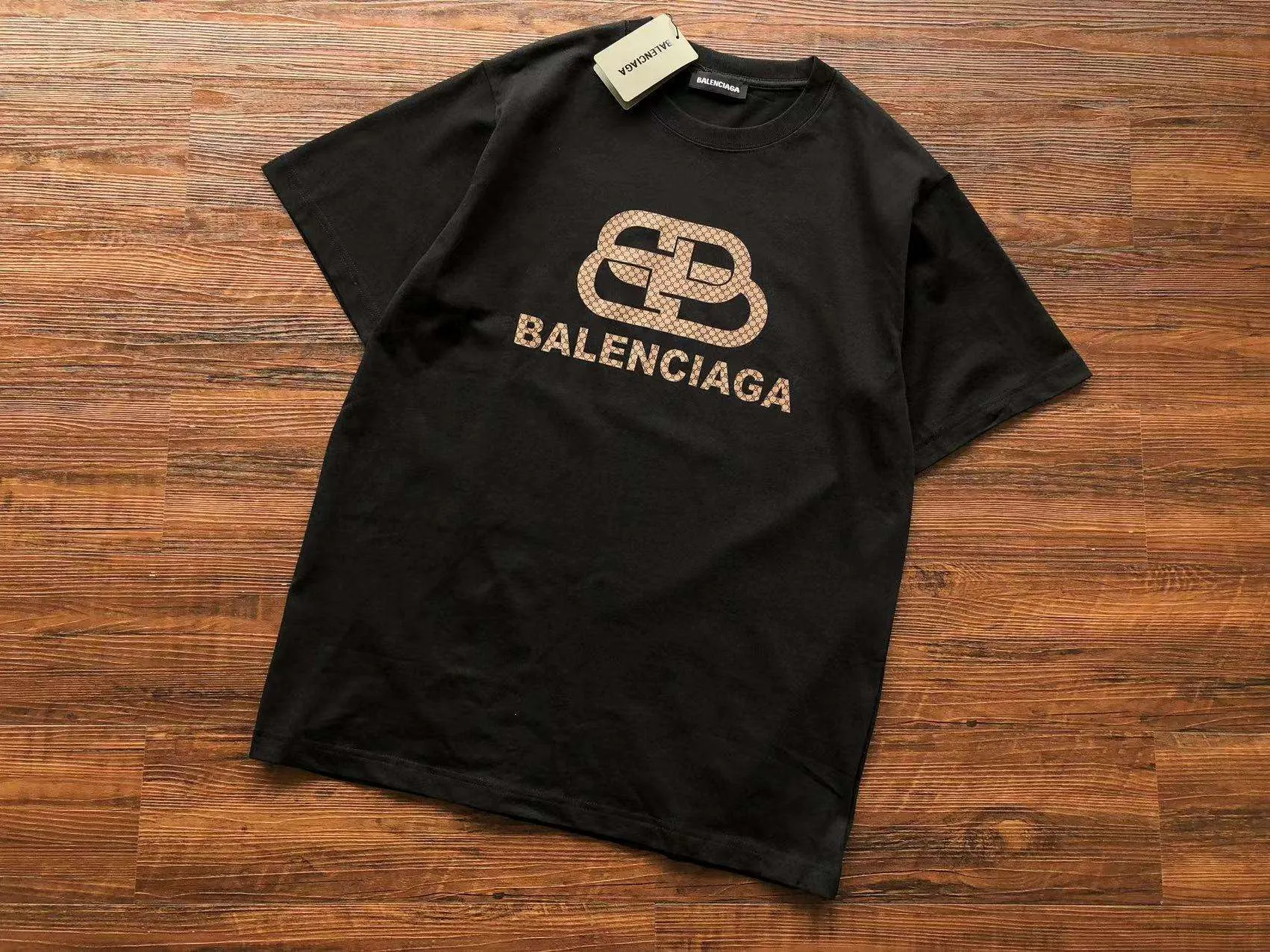 Camiseta Balenciaga Monograma – 682579