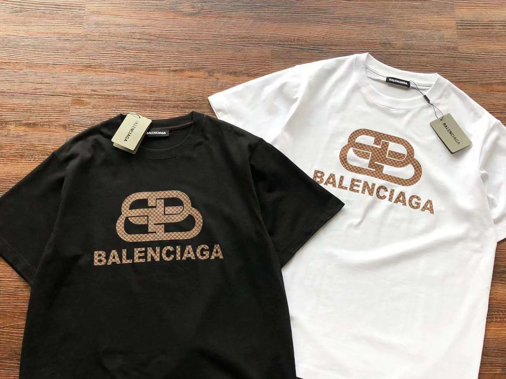 Camiseta Balenciaga Monograma – 682579