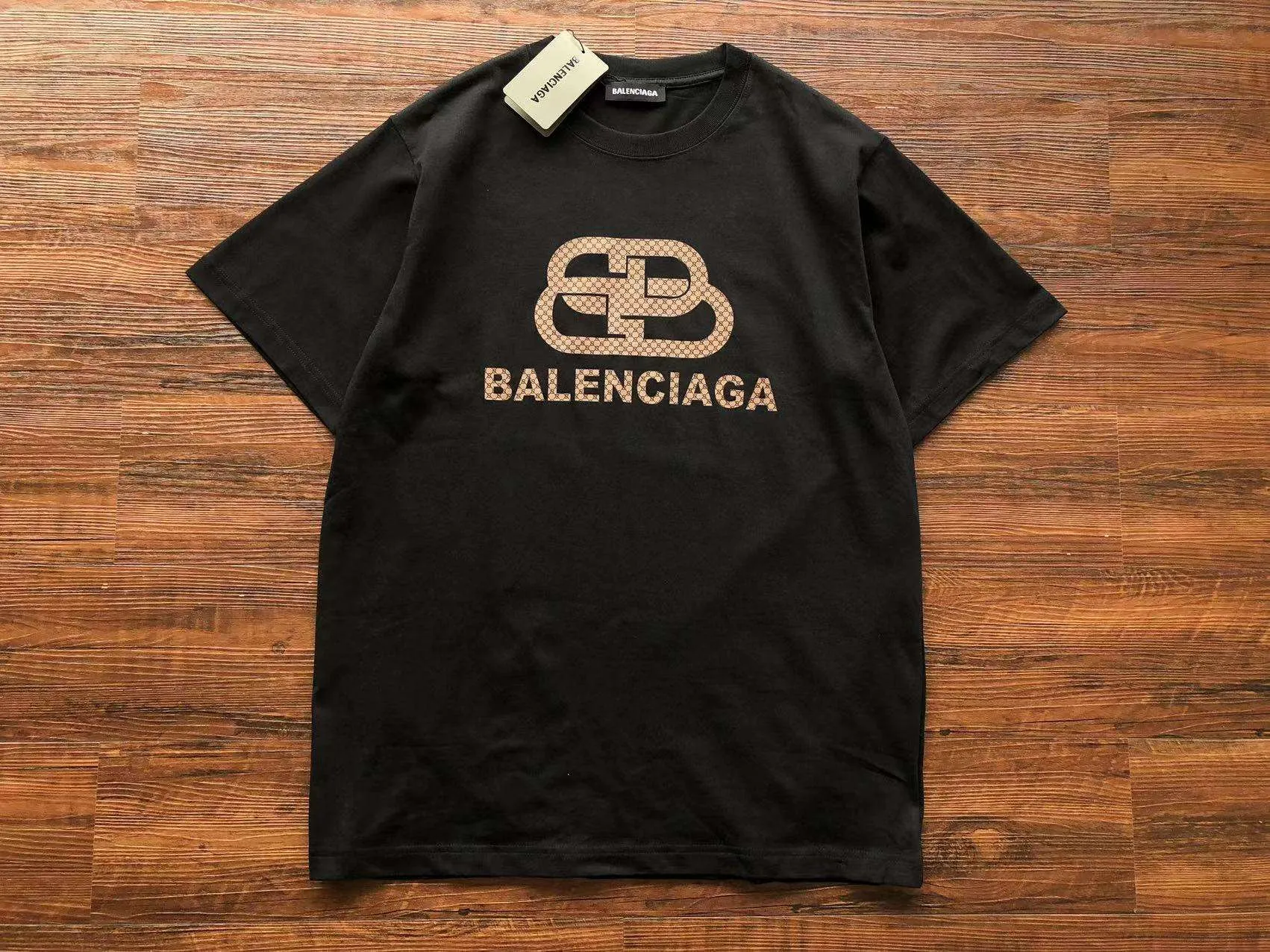 Camiseta Balenciaga Monograma – 682579