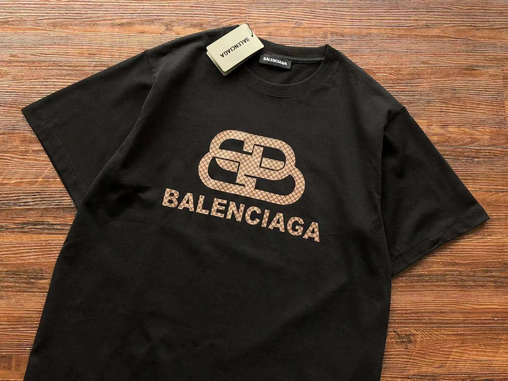 Camiseta Balenciaga Monograma – 682579