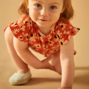 Conjunto bebé niña flores con short negro de Feetje