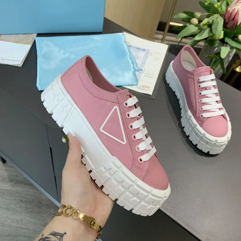 Diseñador Zapatos casuales Triángulo Plataforma de doble rueda Zapatillas de deporte de nylon Mujeres Hombres para zapatillas de