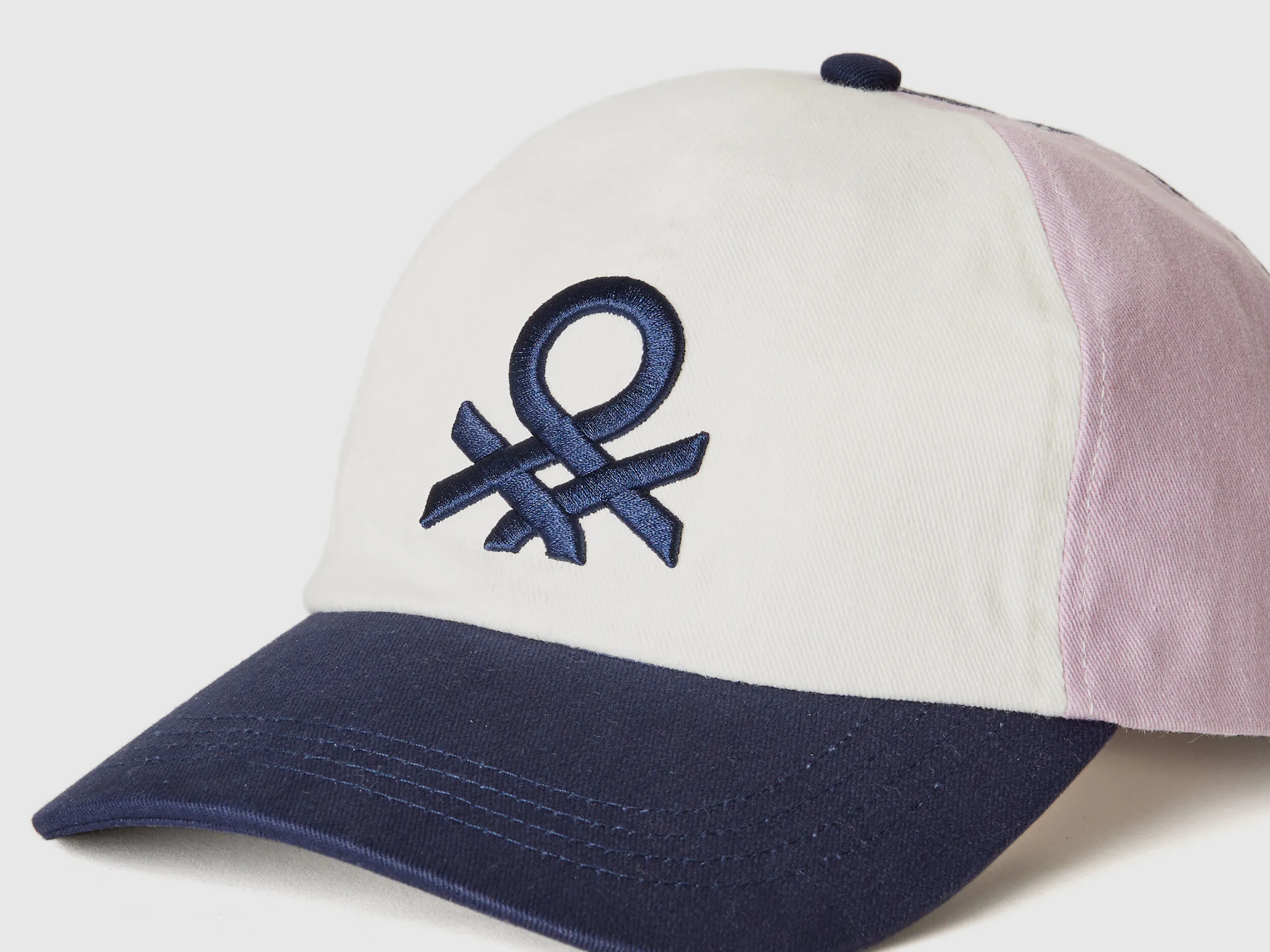 Gorra de béisbol con logotipo