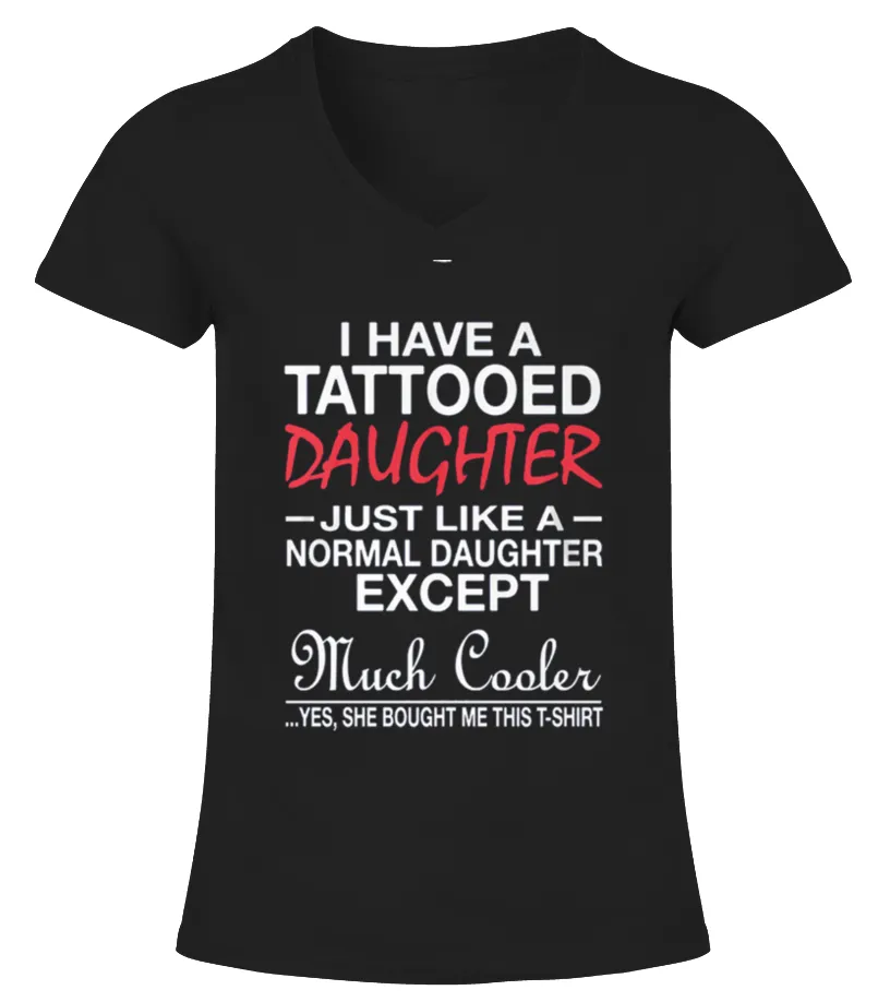 I HAVE A TATTOOED DAUGHTER (EXCLUSIVE!) CAMISETA CUELLO PICO MUJER