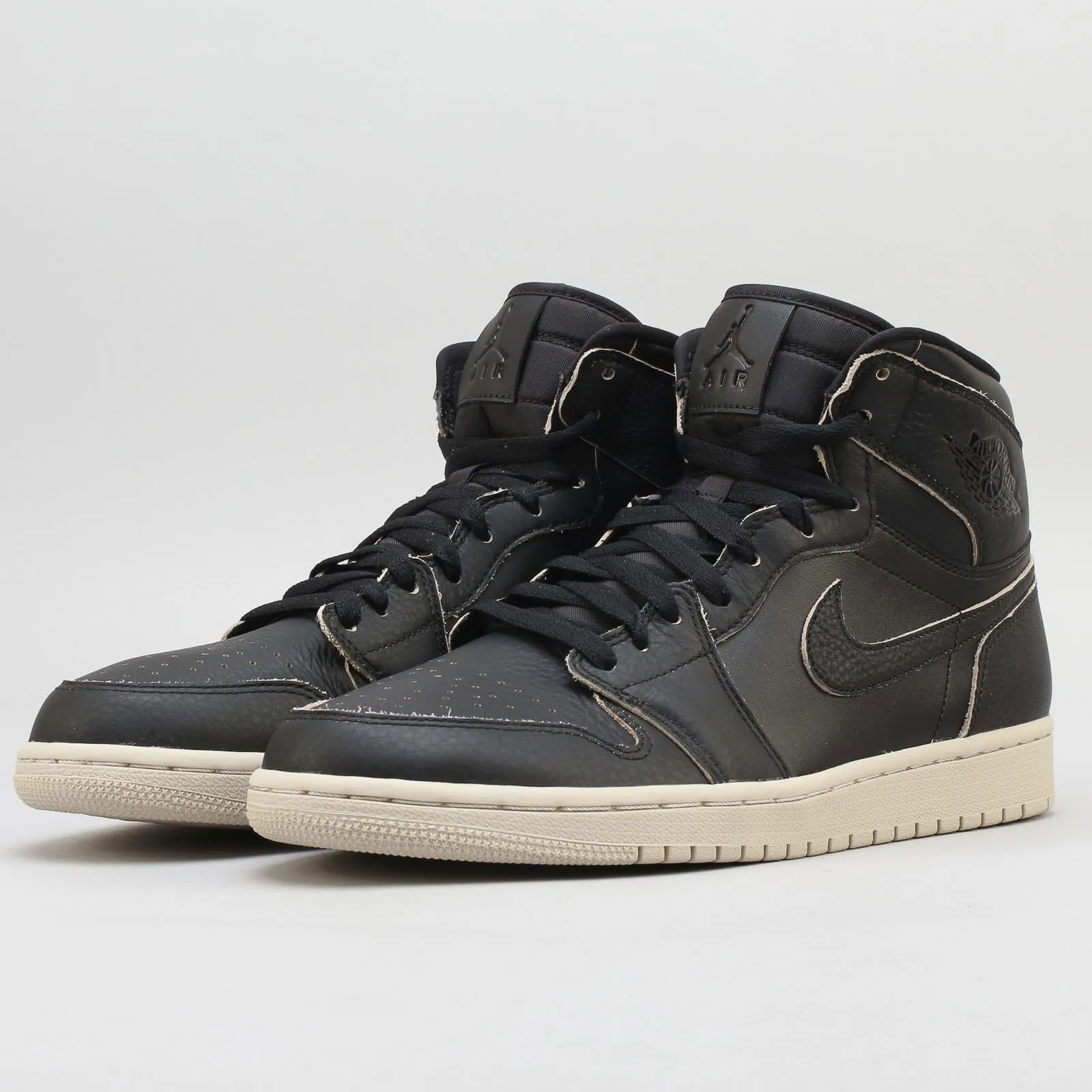 Jordan Air Jordan 1 Retro High Premium "Black Desert Sand"