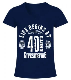 KITESURFING LIFE AT 40 KNOT Tshirt Camiseta cuello pico Mujer