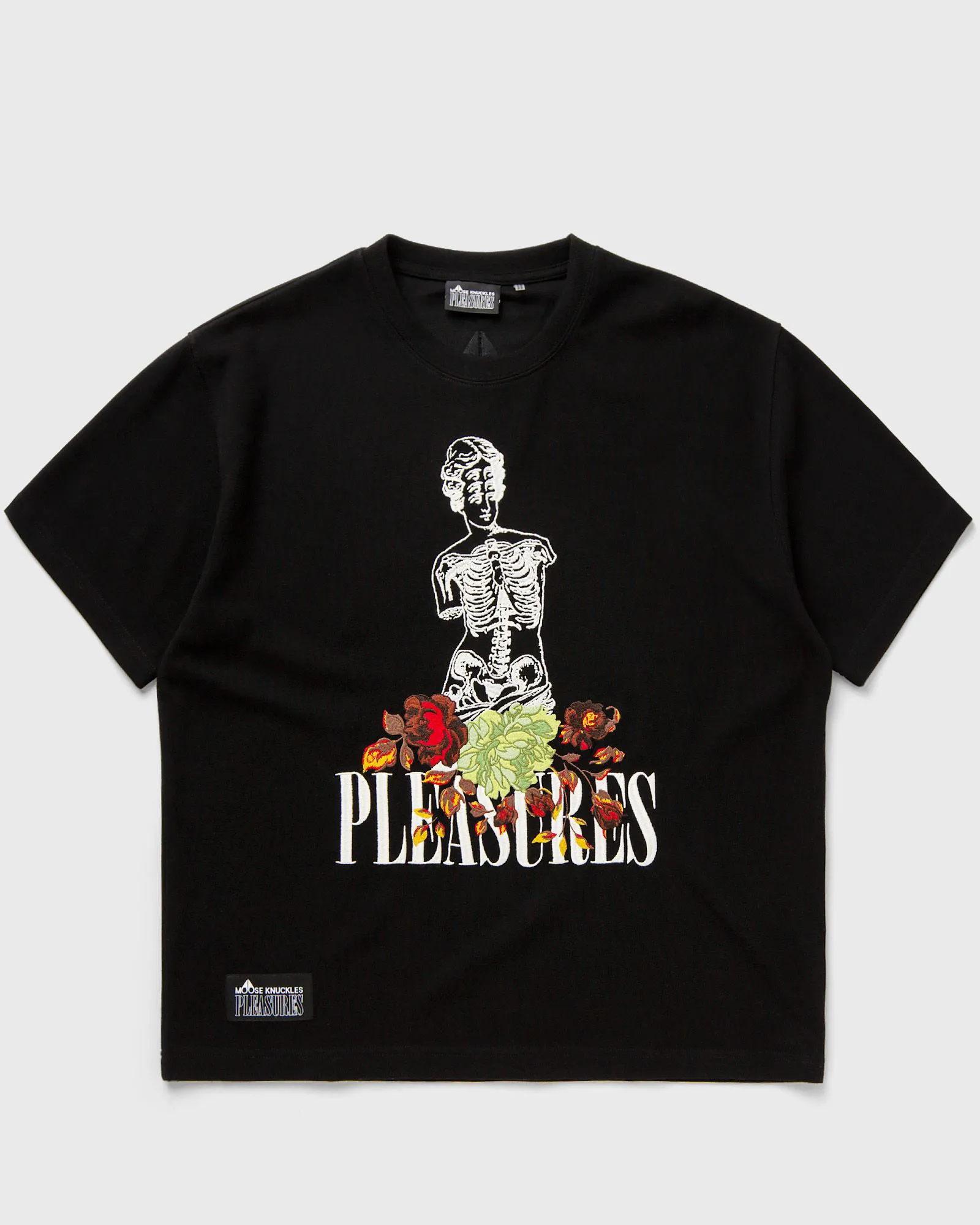 Moose Knuckles X PLEASURES STATUE GRAPHIC TEE