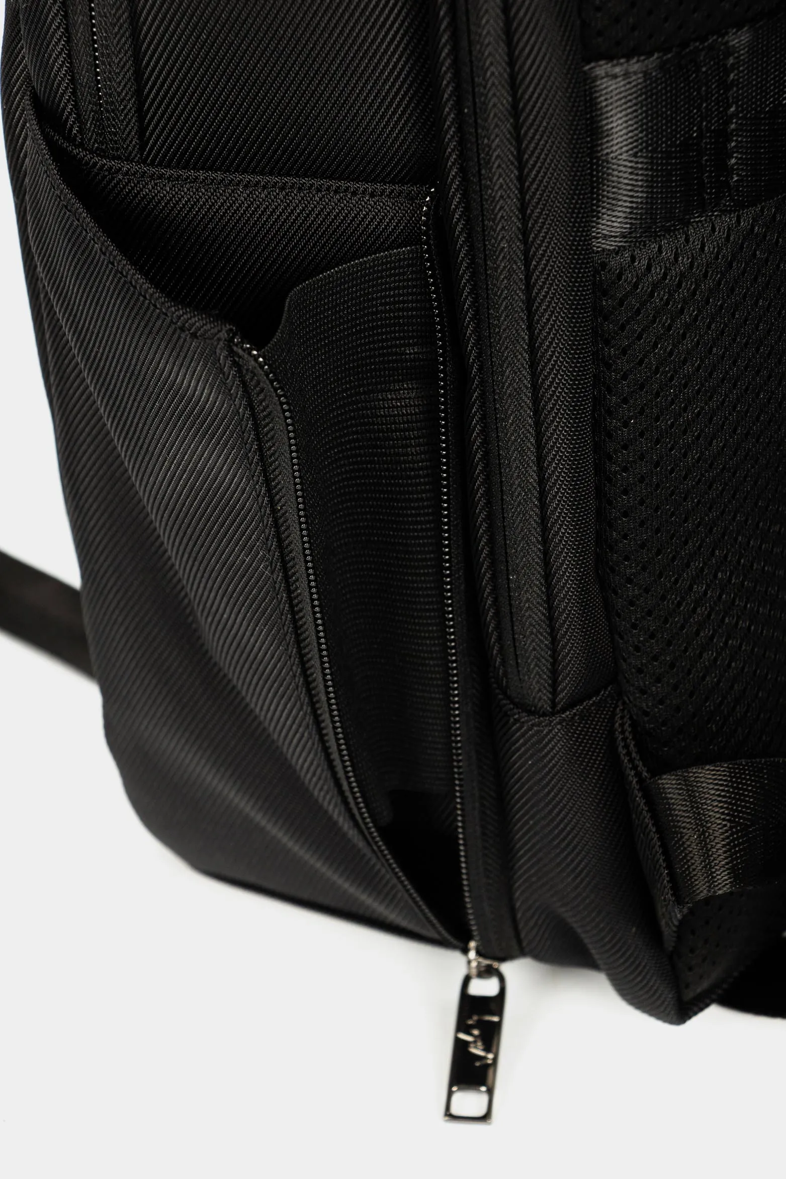 Morral ginger en lona impermeable para hombre detalles en cuero