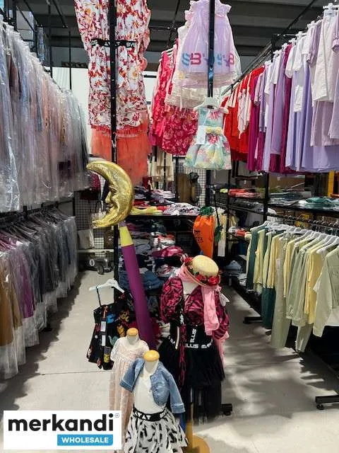 STOCK DE ROPA DE DISEÑO PARA NIÑOS