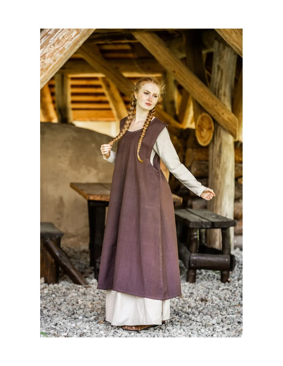 Vestido medieval modelo Gerda, color marrón oscuro