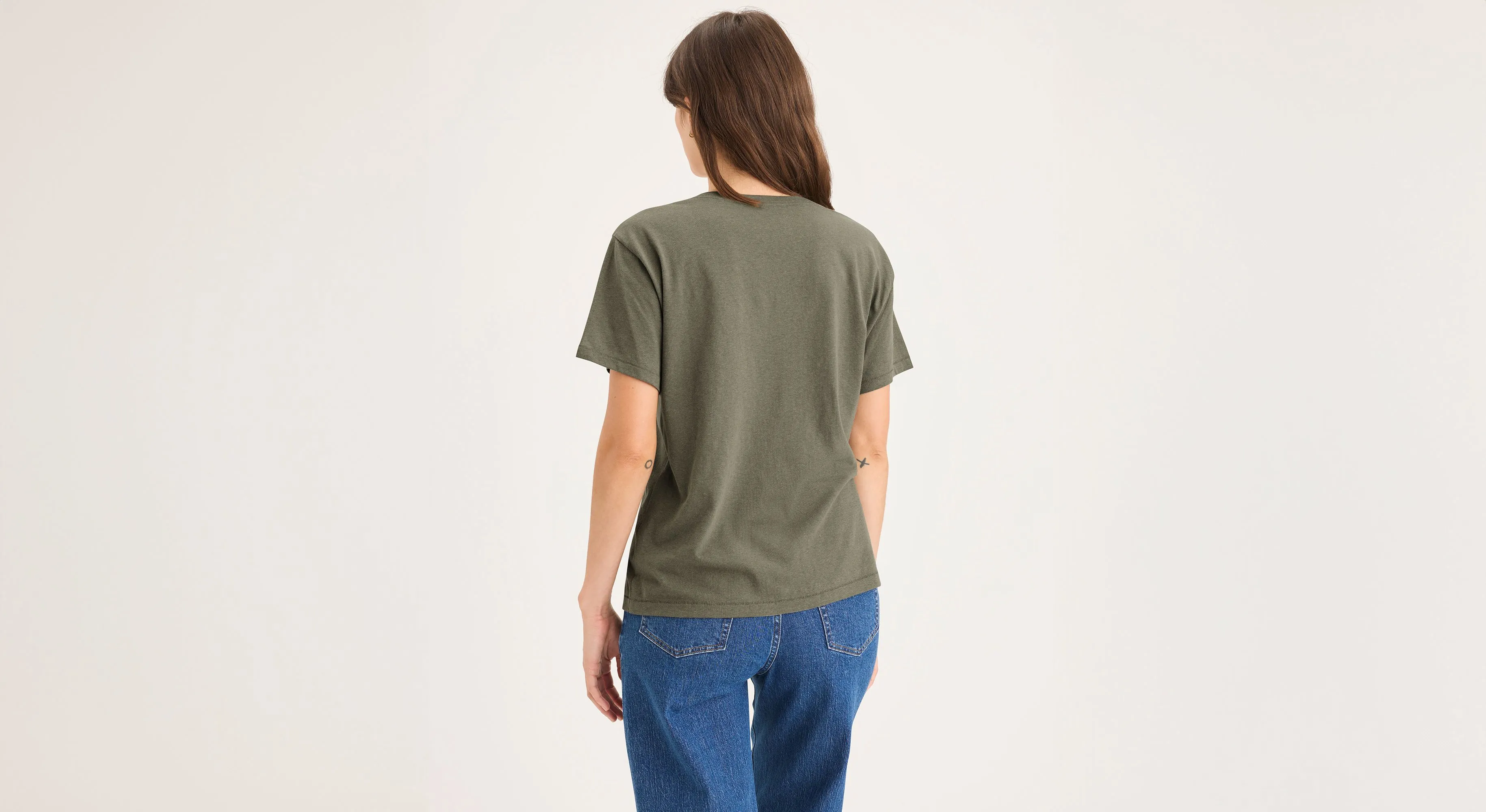 WOMEN'S DEEP VNECK TEE SHIRT