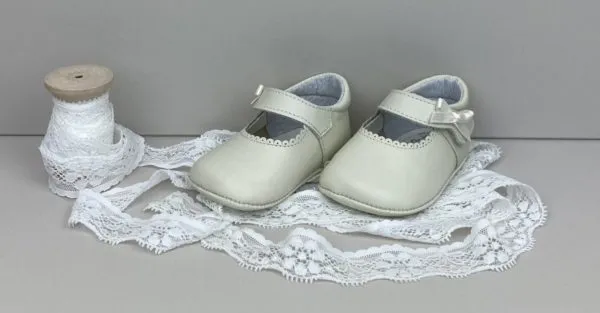 Zapato de niña para ceremonia.