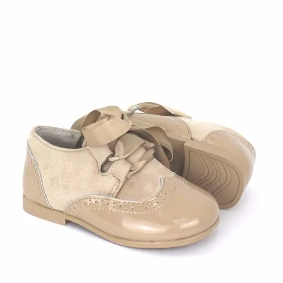 Zapato Niño camel modelo blucher inglés