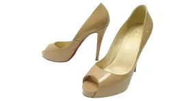 ZAPATOS MUY PRIVADOS DE CHRISTIAN LOUBOUTIN 120 3080395 38.5 Zapatos de charol Beige 