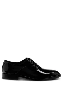 Zapatos Oxford de charol con detalles pespunteados